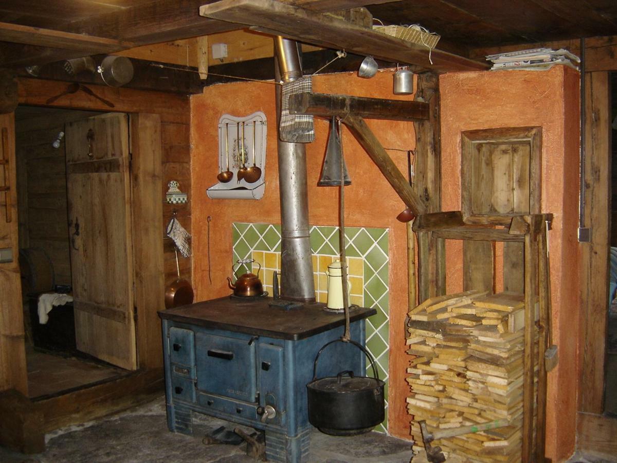 Reine Des Aravis - Chalet Isole Flumet Exterior foto