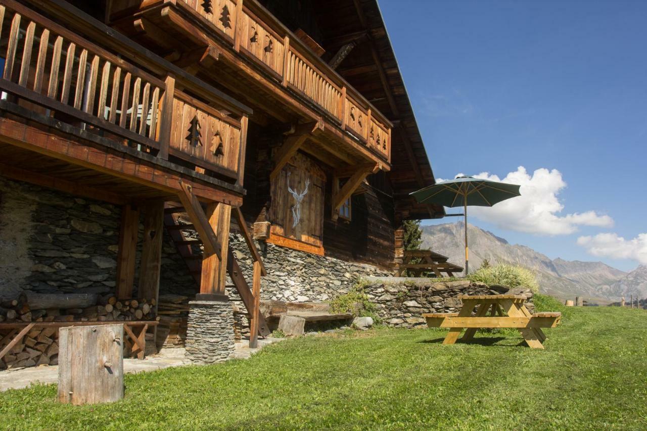Reine Des Aravis - Chalet Isole Flumet Exterior foto