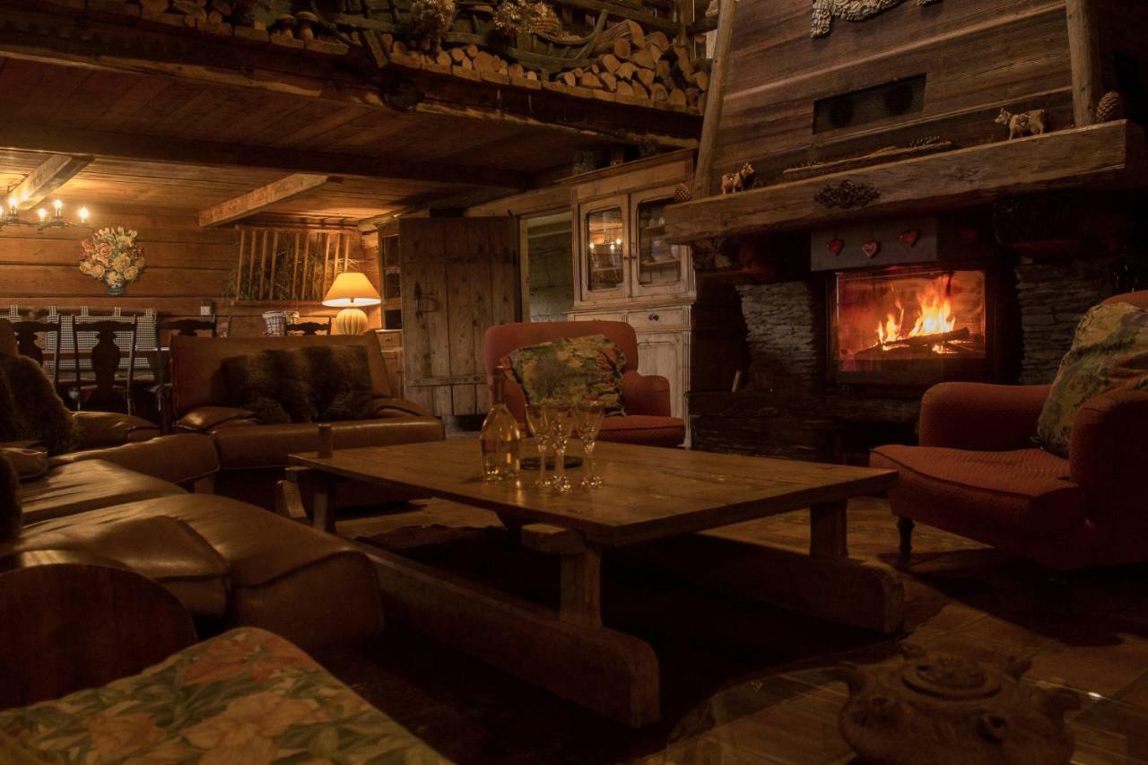Reine Des Aravis - Chalet Isole Flumet Exterior foto