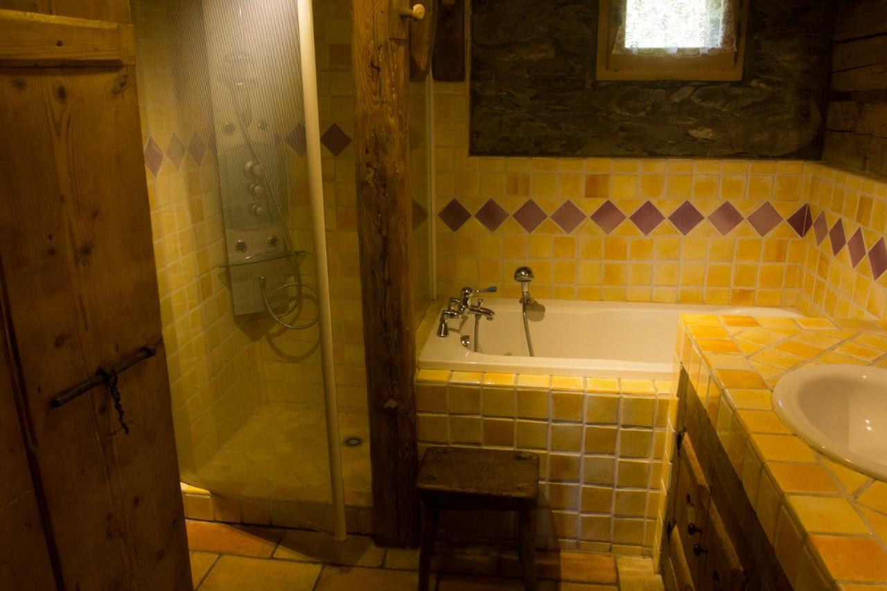 Reine Des Aravis - Chalet Isole Flumet Exterior foto
