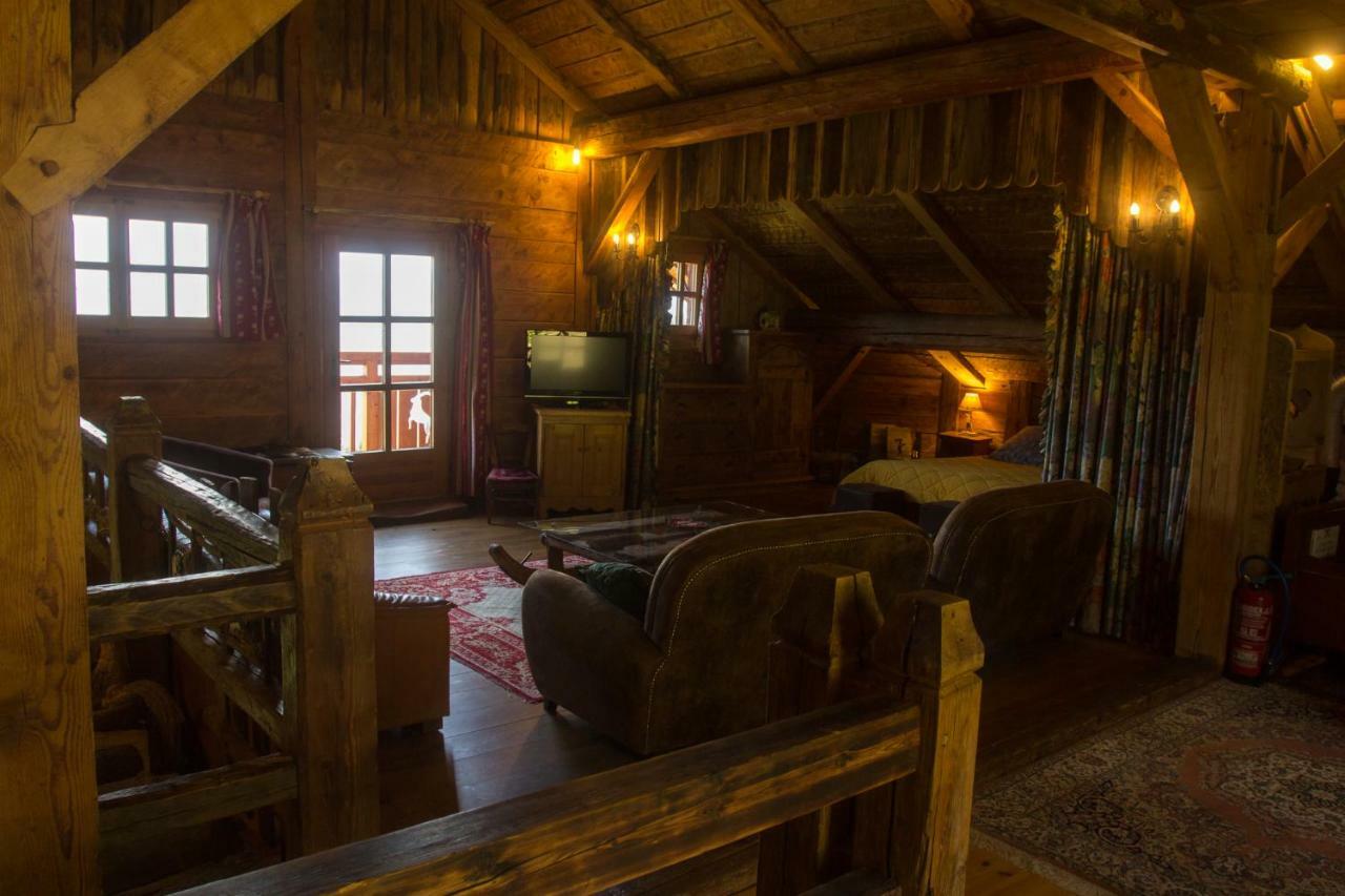 Reine Des Aravis - Chalet Isole Flumet Exterior foto